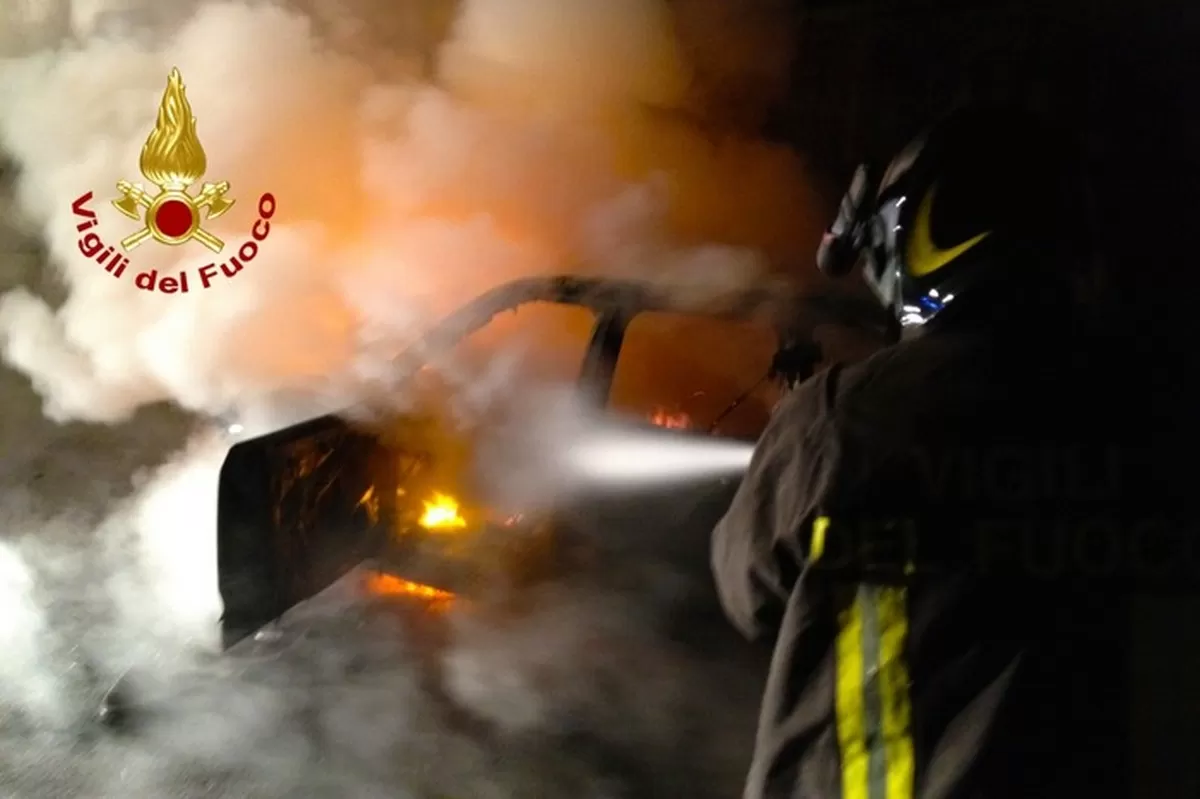 incendio-avellino-auto-fiamme-23-marzo