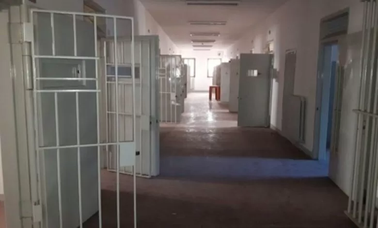 carcere Avellino detenuto aggredire psicologa