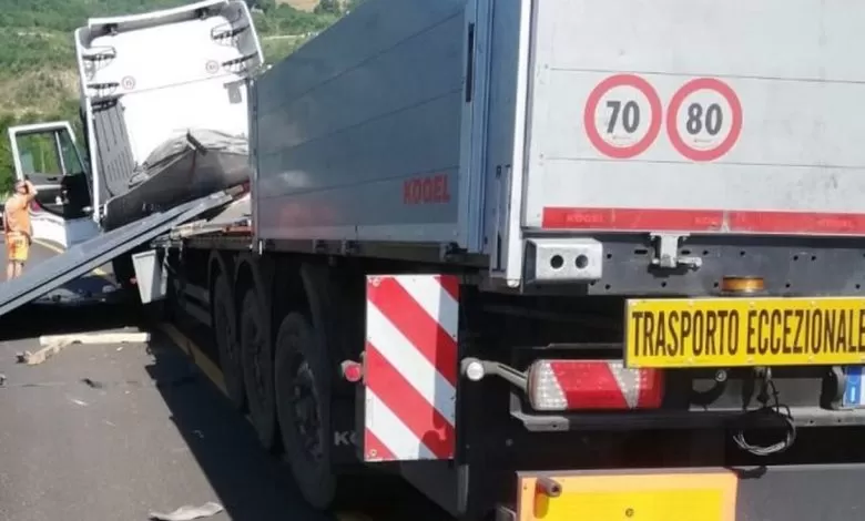 camion perde carico lastre ferro ofantina calitri