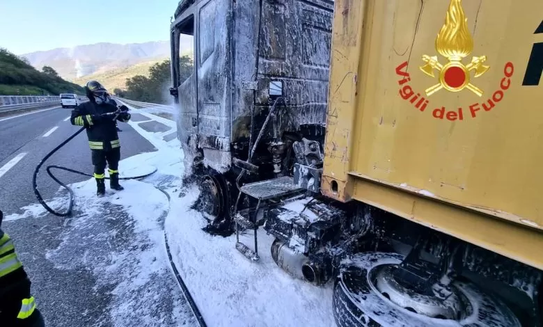 Incendio Avellino autocarro