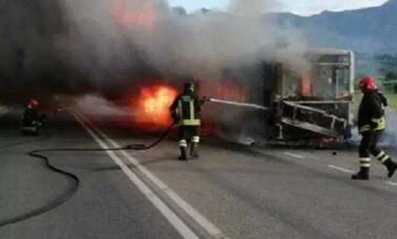 Incendio autostrada Avellino autocarro