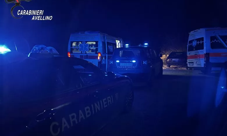 frigento tenta accoltellare fratello aggredisce carabinieri